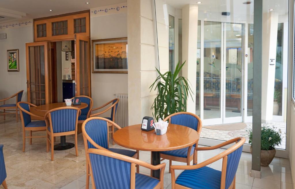 Hotel Ave ริมินี ภายนอก รูปภาพ